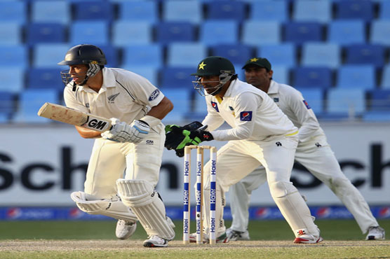 Pakistan 32-1 at lunch, chasing 261