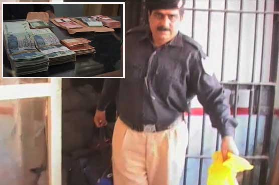 Hyderabad: Constable finds bag full of money, gives it to police
