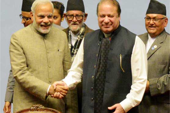 Nawaz, Modi shake hands to big applause at SAARC