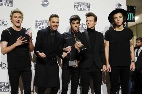 One Direction makes Billboard history, knocks Swift from No 1