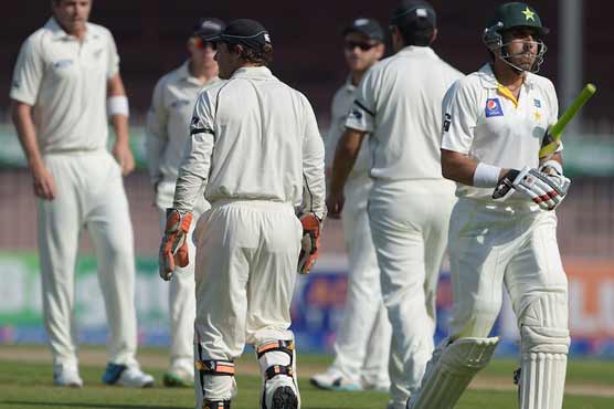 Pakistan bowled out for 351 in third Test