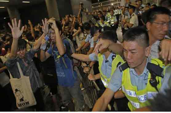 HK student protesters agree to talks but leader refuses to quit
