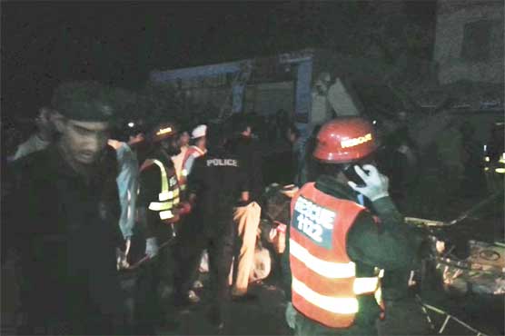8 killed as coach turned turtle near Uch Sharif