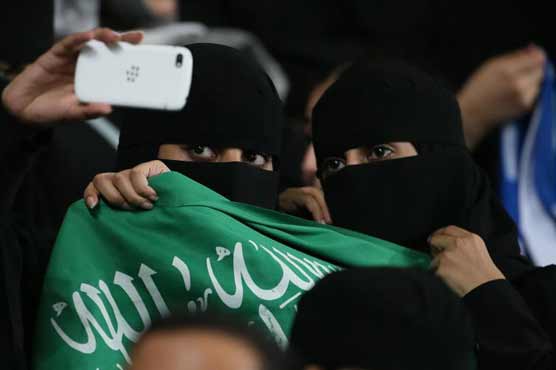 'Selfie' explores online addiction, embarrassment