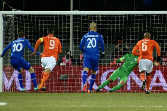 Sigurdsson dents Dutch Euro hopes, Pelle fires Italy