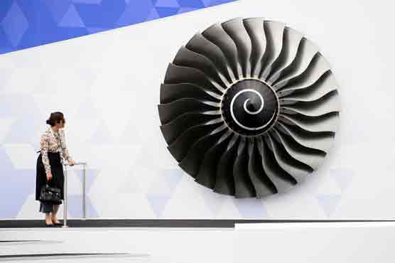 Rolls-Royce cuts forecasts on Russian sanctions 