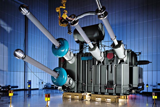 Oil market resumes slide