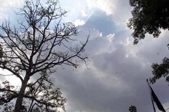 Drizzling turns weather pleasant in Lahore