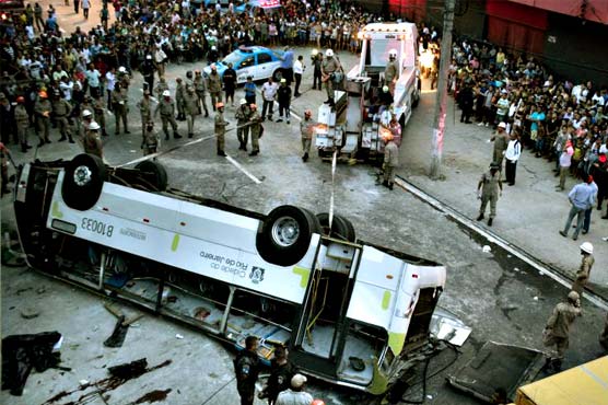 Ten dead, many injured in Brazil student bus crash