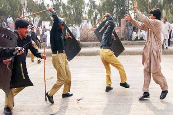 Police decides to lodge FIR against Imran, Qadri