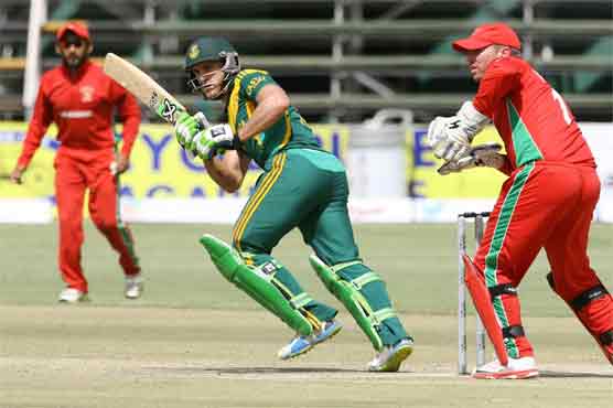 Du Plessis helps South Africa past Zimbabwe, into final