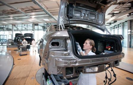 German industrial output expands in July 