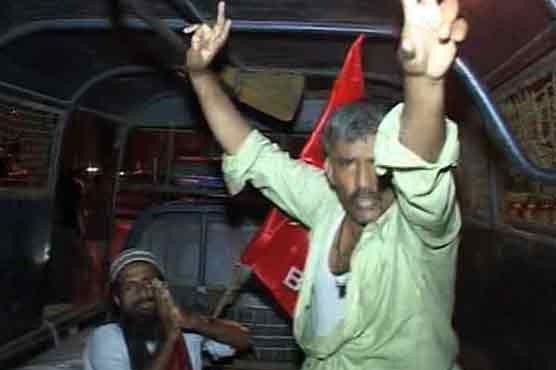 Karachi police baton charges teachers marching towards Bilawal House