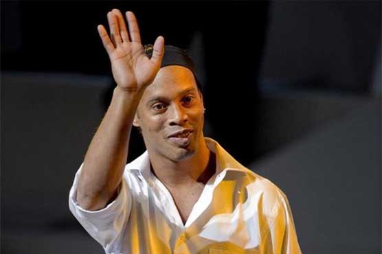 Ronaldinho to wait for Mexican club debut