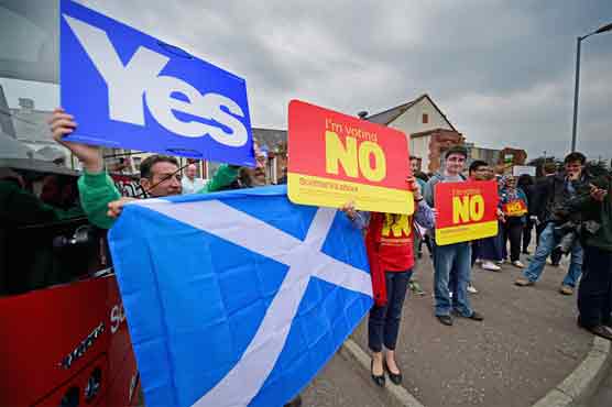 Scotland polls put 'No' camp ahead as Salmond hits out