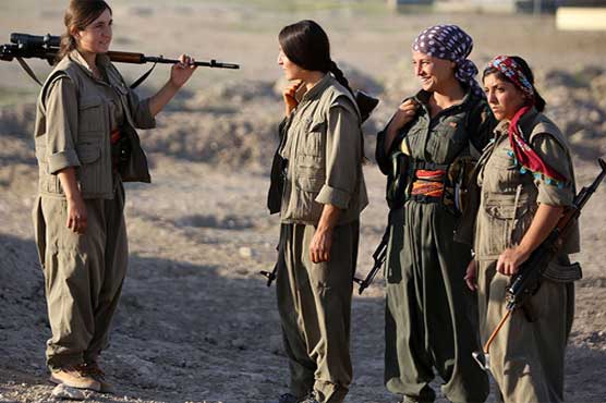 Kurdish female fighters face IS rebels in Iraq's north 