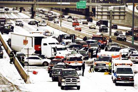 About 150-car pileup kills two in Netherlands