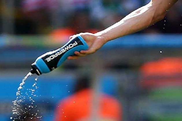 Swiss keeper shocked after fans urinate in his water bottle