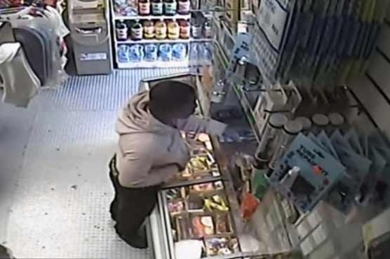 Armed with banana, man robs Philadelphia store, slips away on bike