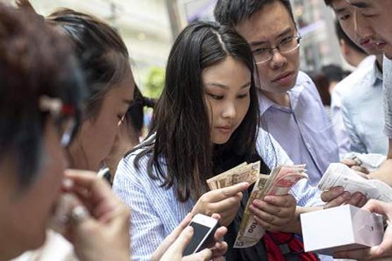 Opportunists cash in on delayed iPhone launch in China