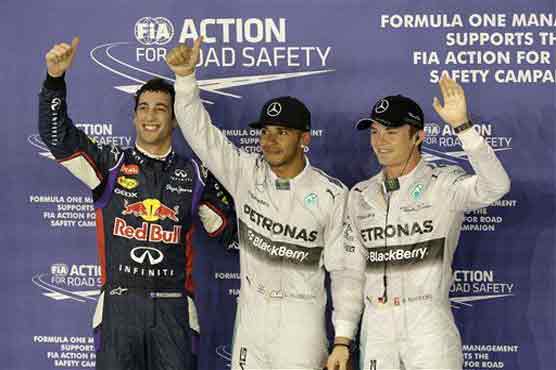 Hamilton beats Rosberg to Singapore pole