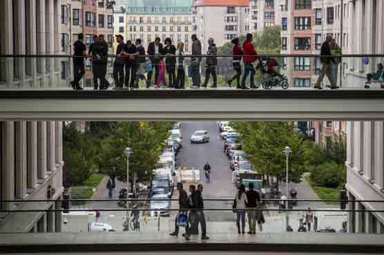 German consumer confidence falls again 