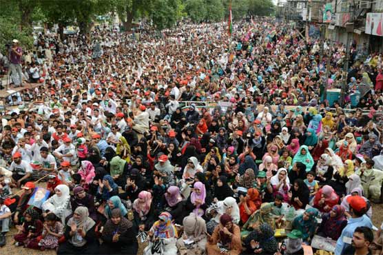 حکومت نے مہنگائی کی ذمہ داری دھرنوں پر ڈال دی