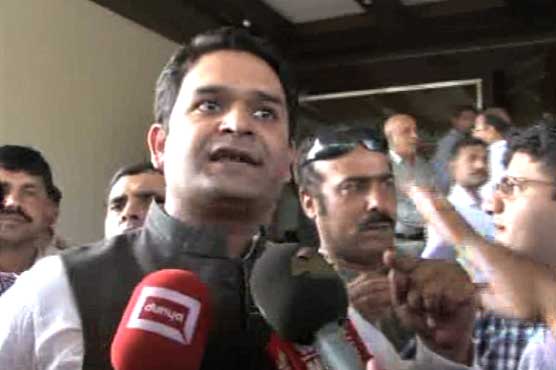 Doctor chants GoNawazGo slogans during PMLN MPA Salman Rafique's speech