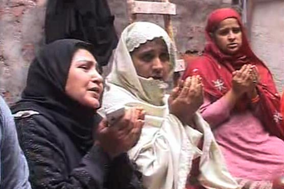 Another 11 stranded Pakistanis in Yemen get passports