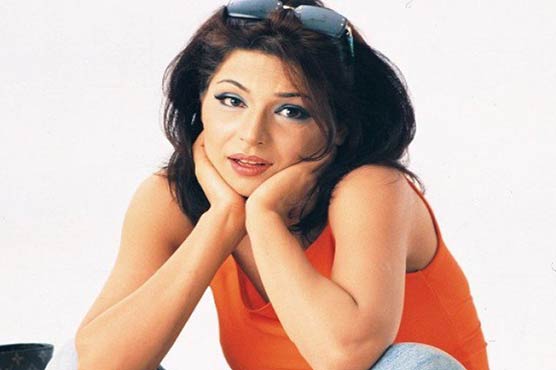 'Inspired' by Angelina Jolie, Meera aims at Hollywood