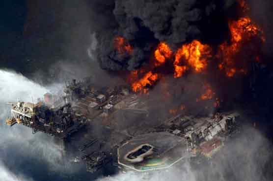Mexico probes deadly oil rig blast and fire