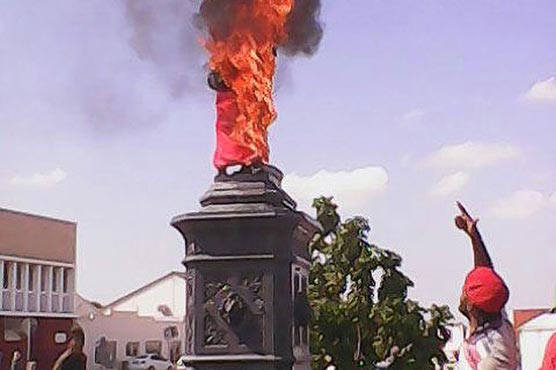 S. African radicals set British war memorial ablaze