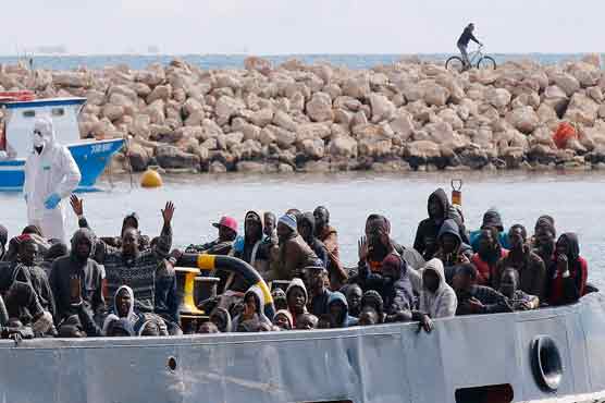More than 300 migrants rescued off Sicily: reports
