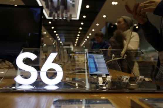 Samsung shows signs of emerging from earnings slump