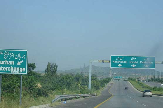 Yemen evacuees' bus crashes into truck injuring 17