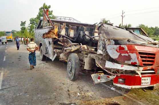 Bangladesh bus crash kills 25