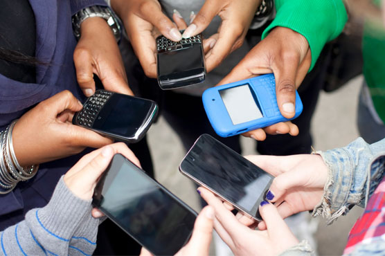 Smartphones boost US teens' connections: survey 