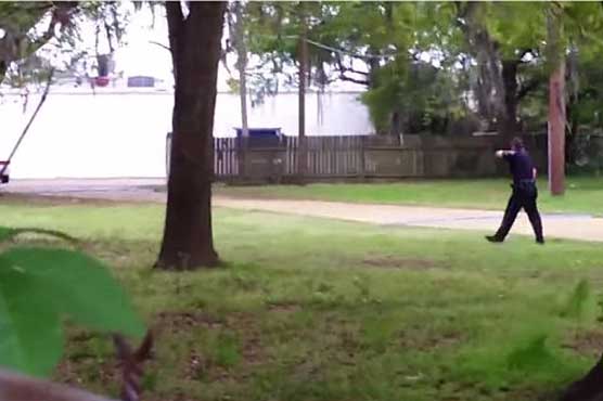 Car video sheds light on moments before US officer shot man dead