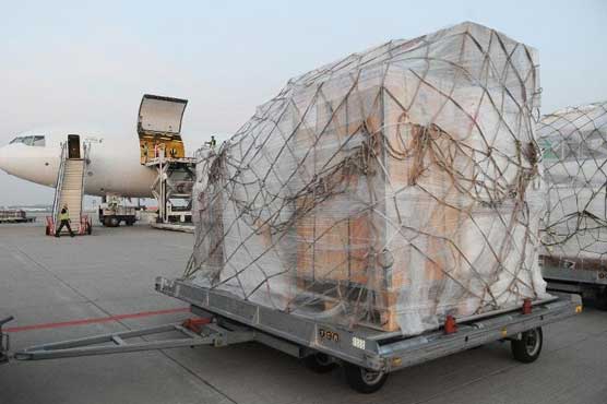 Red Cross, UN fly aid into Yemen as raids batter south 