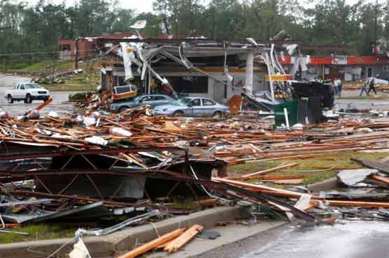 Tornadoes tear through US towns, kill 2: report