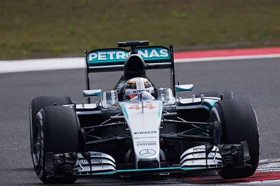 Mercedes' Hamilton holds off Rosberg for 5th Chinese GP pole