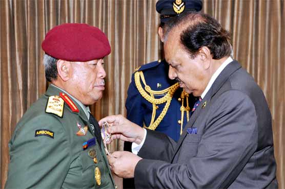 President, army chief meet Malaysia's commander-in-chief