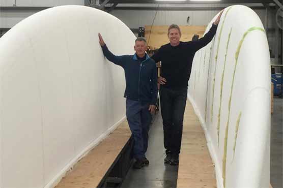 Manufacturing firm seeks to build world's largest surfboard