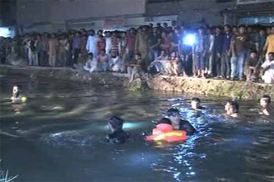 Lahore: Minor killed as rickshaw falls into nullah