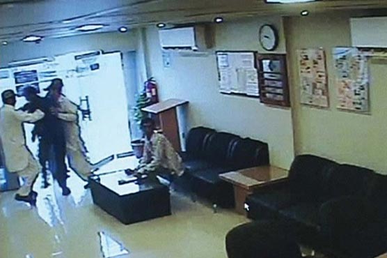 Bandits flee looting Rs 2.5 lac from bank in Korangi