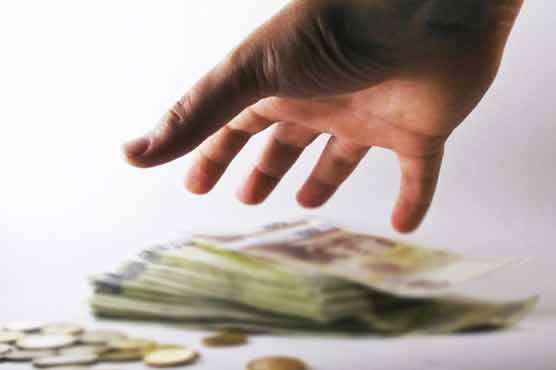 Police officer, guards foil bank robbery in Multan