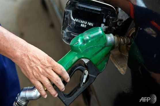 Oil prices fall for first time in seven days