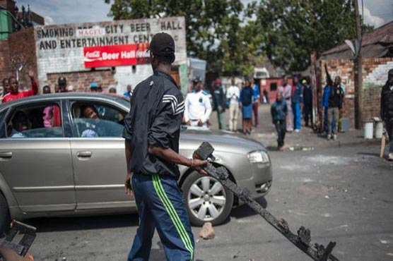 S.Africa's Zuma seeks to reassure foreigners as violence spreads