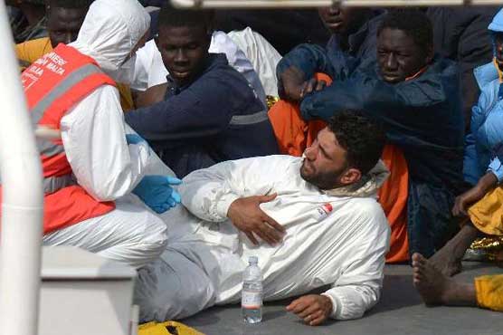 Skipper held as UN says 800 died on migrant disaster ship