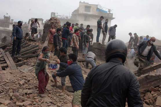 Aftershocks cause more terror as Nepal quake toll tops 2500